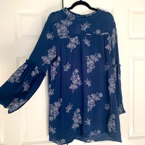 ** LAST CHANCE ** Beautiful in blue!